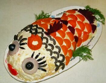 Салат с селедкой рецепт «Рыбка под зонтиком» на день рождения 