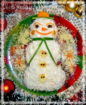 Новогодний салат «Веселый снеговик» с семгой 